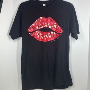 EUC One24Rags Heart Lips Graphic T-shirt sz Medium